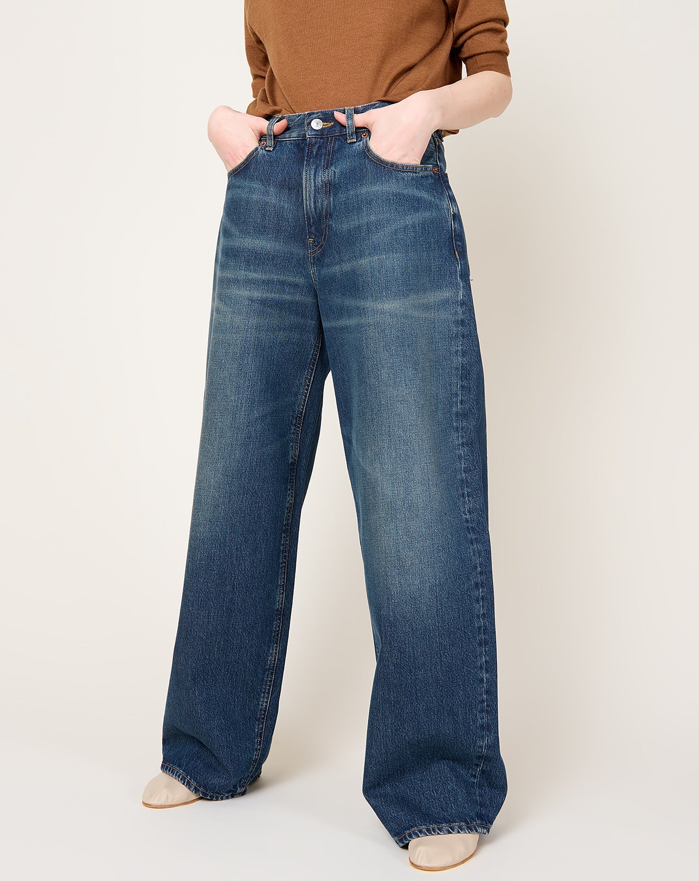 6397 Roomy Jean in Washed Indigo