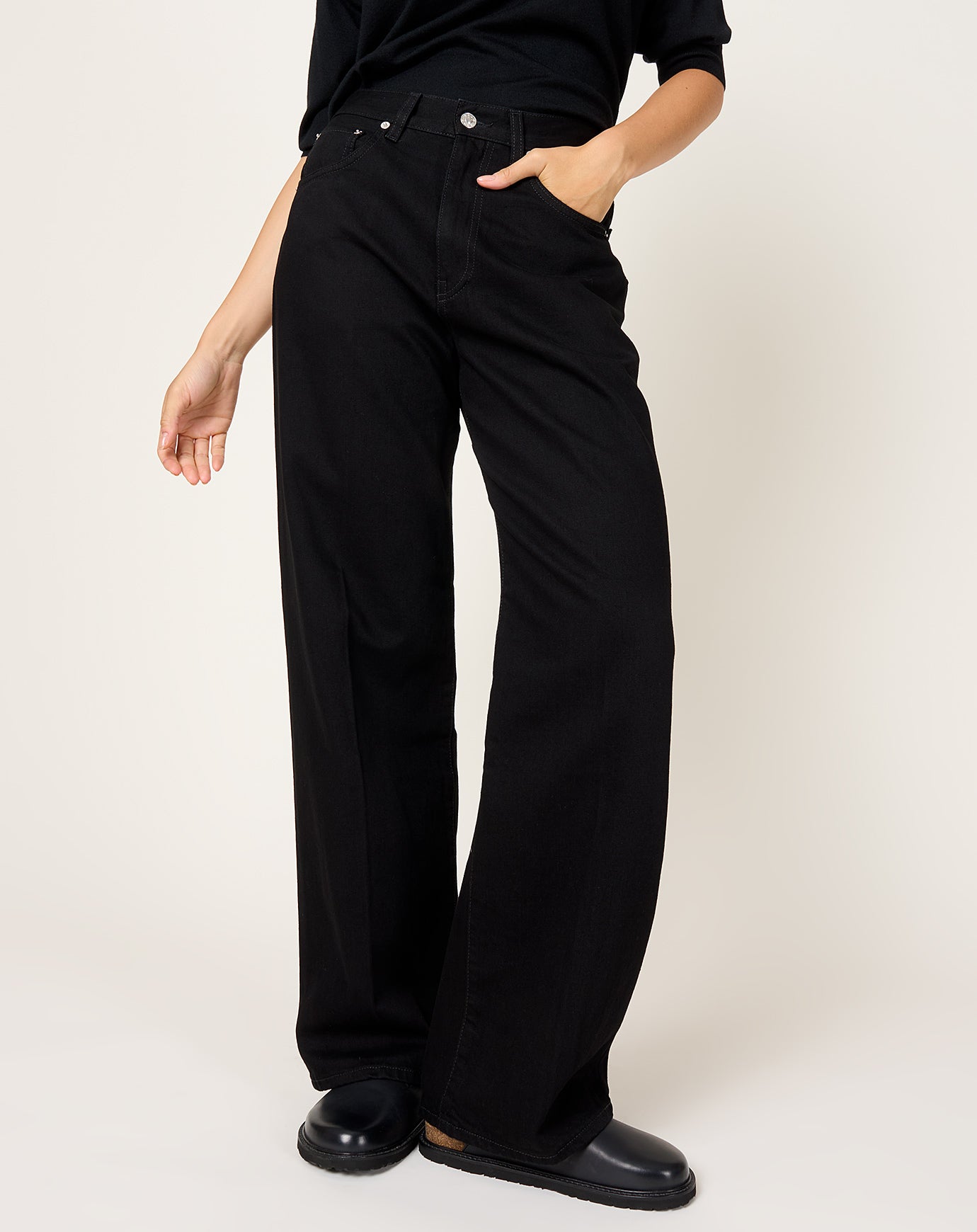 6397 Wide Jean in Stay Black