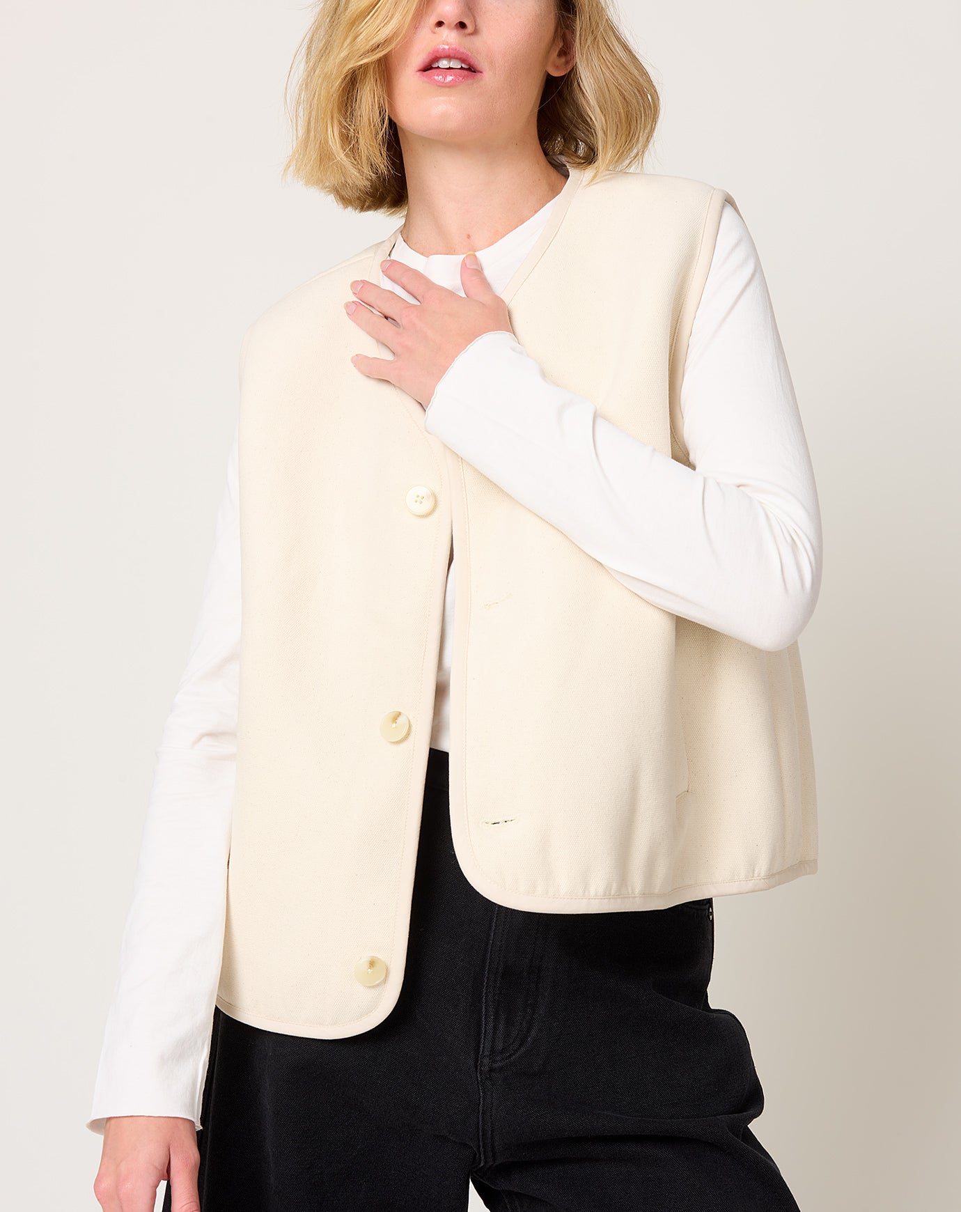 7115 by Szeki Double Faced Canvas Vest in Off White