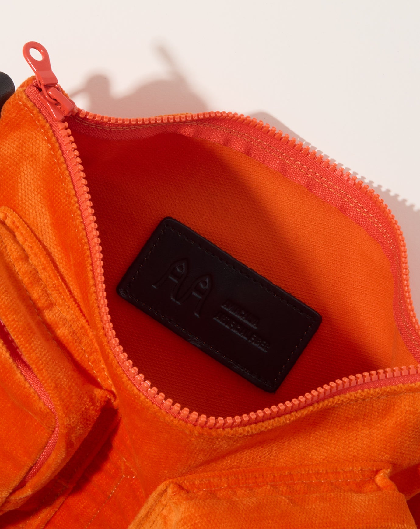 Amiacalva Corduroy Bodybag S in Orange