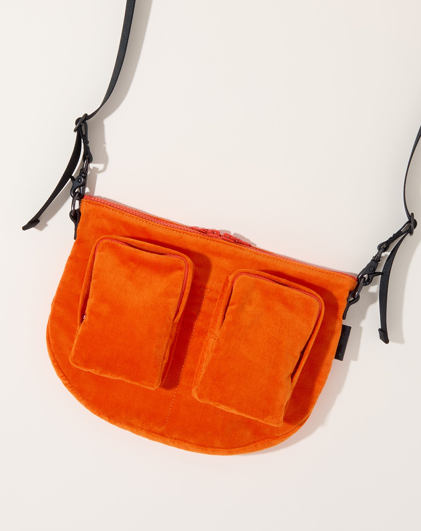 Amiacalva Corduroy Bodybag S in Orange