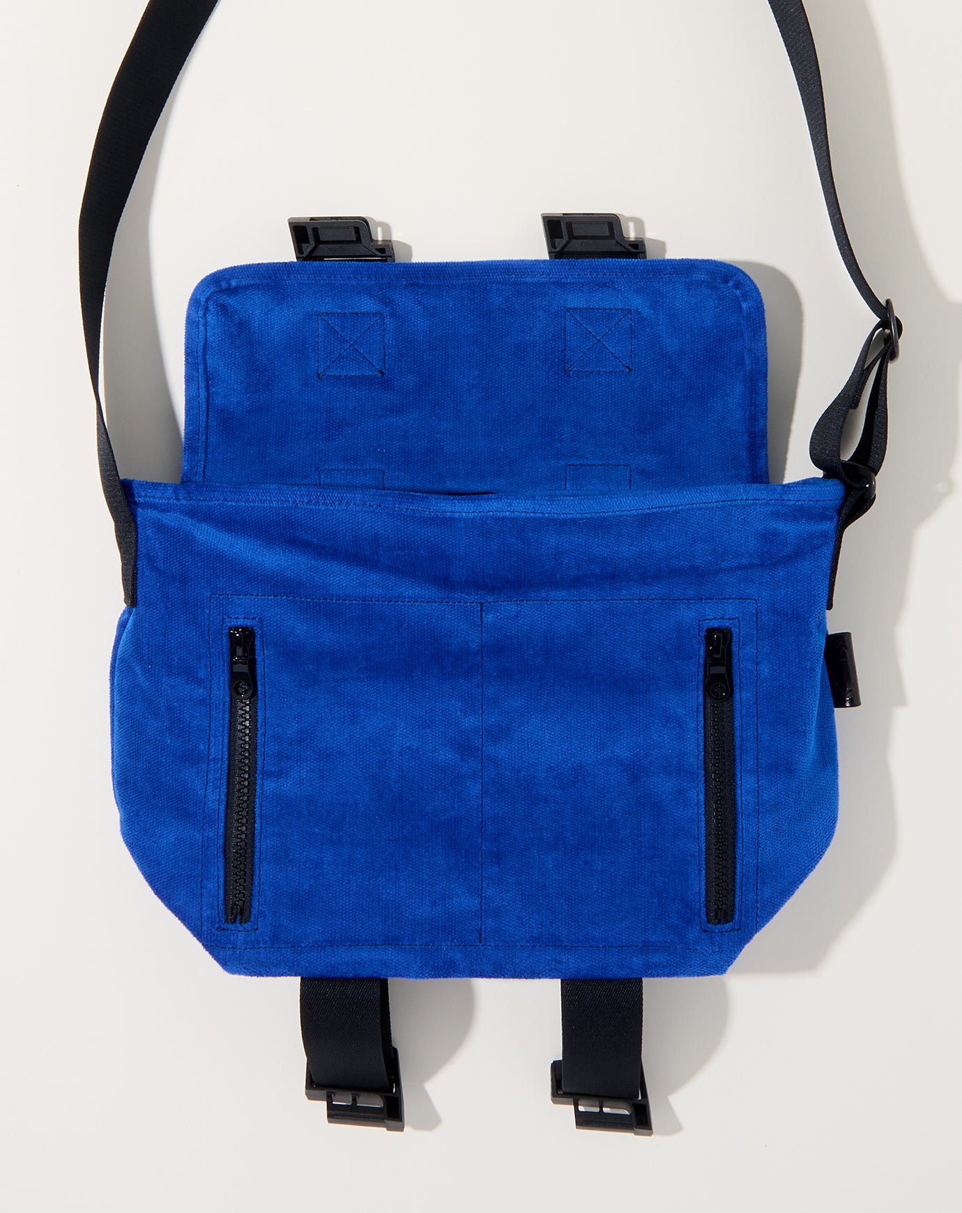 Amiacalva Corduroy Messenger Bag S in Blue