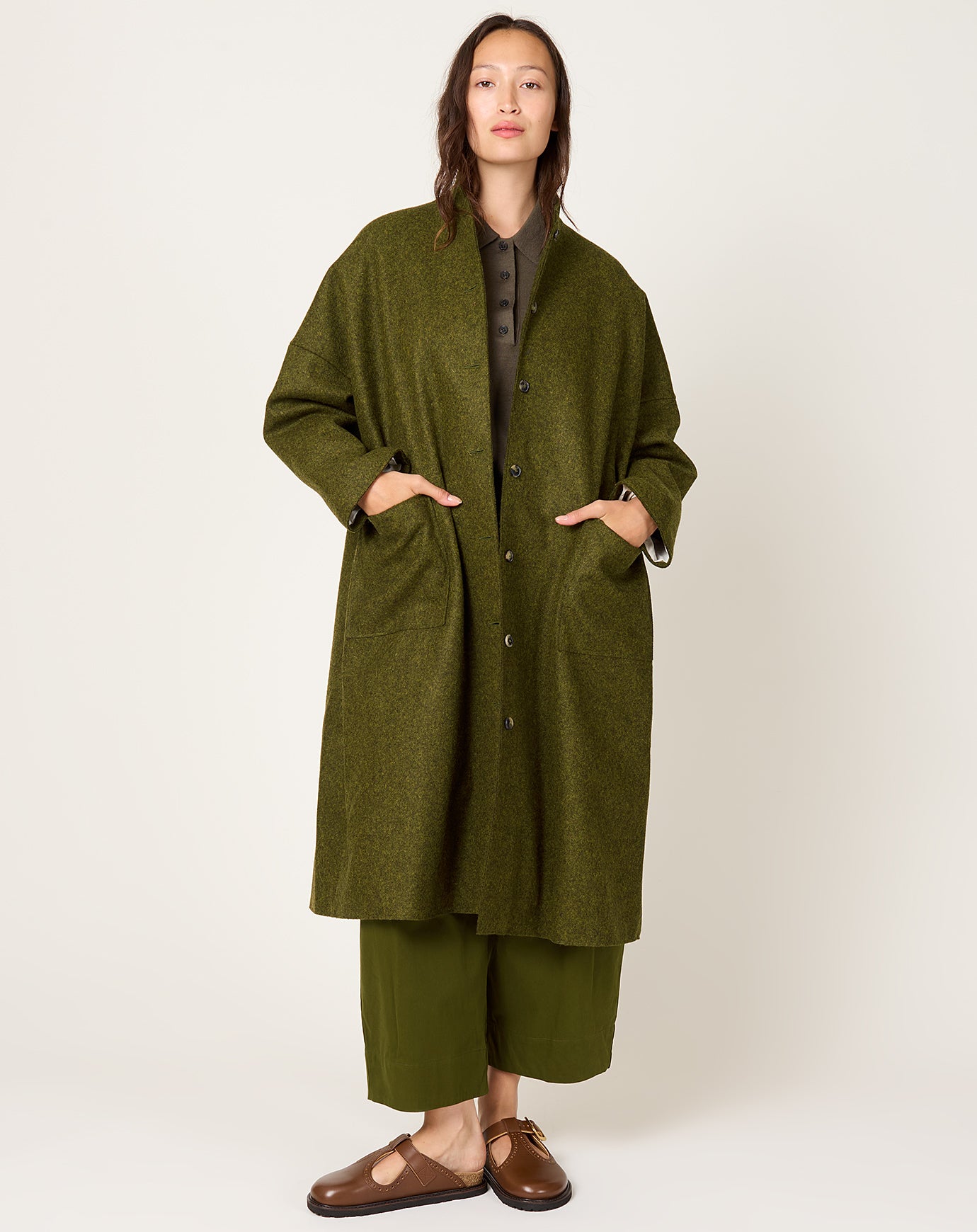 apuntob Heavy Felt Coat in Forest