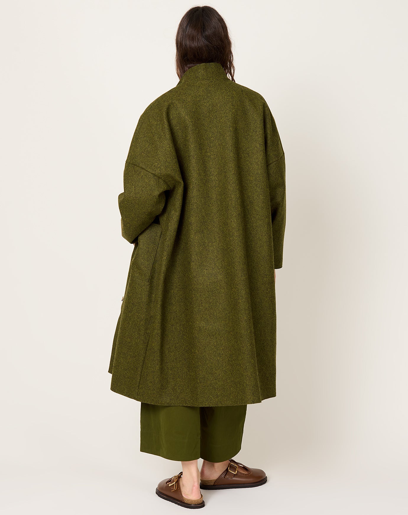 apuntob Heavy Felt Coat in Forest