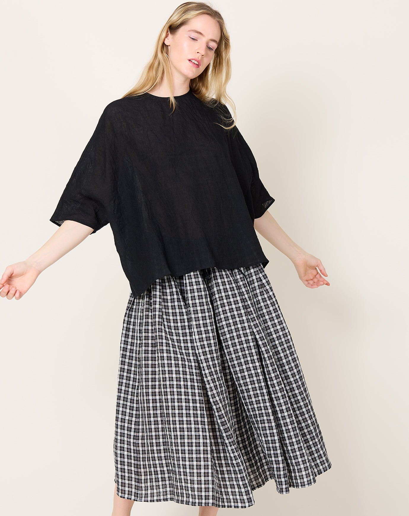 apuntob Linen Shirt in Black