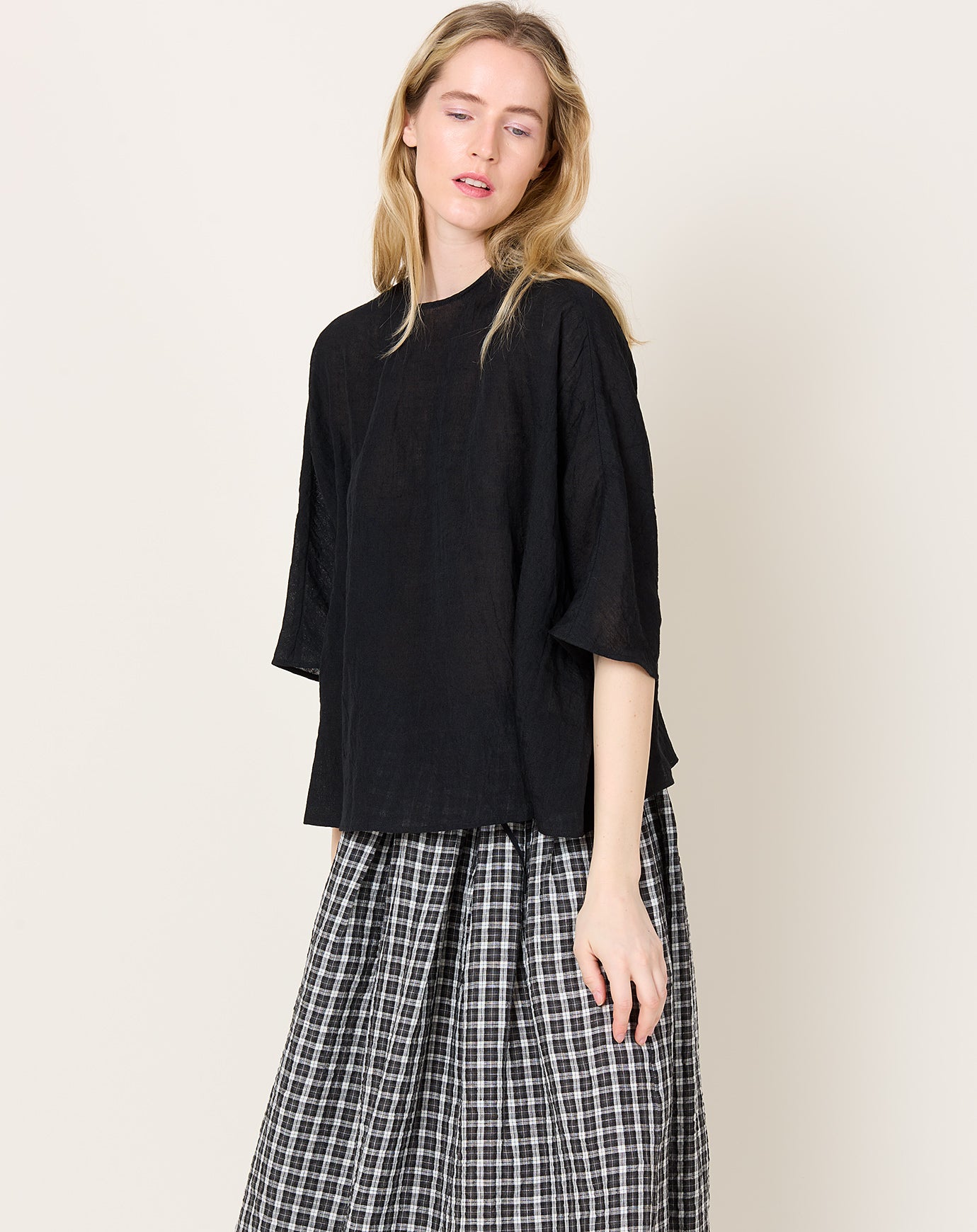 apuntob Linen Shirt in Black