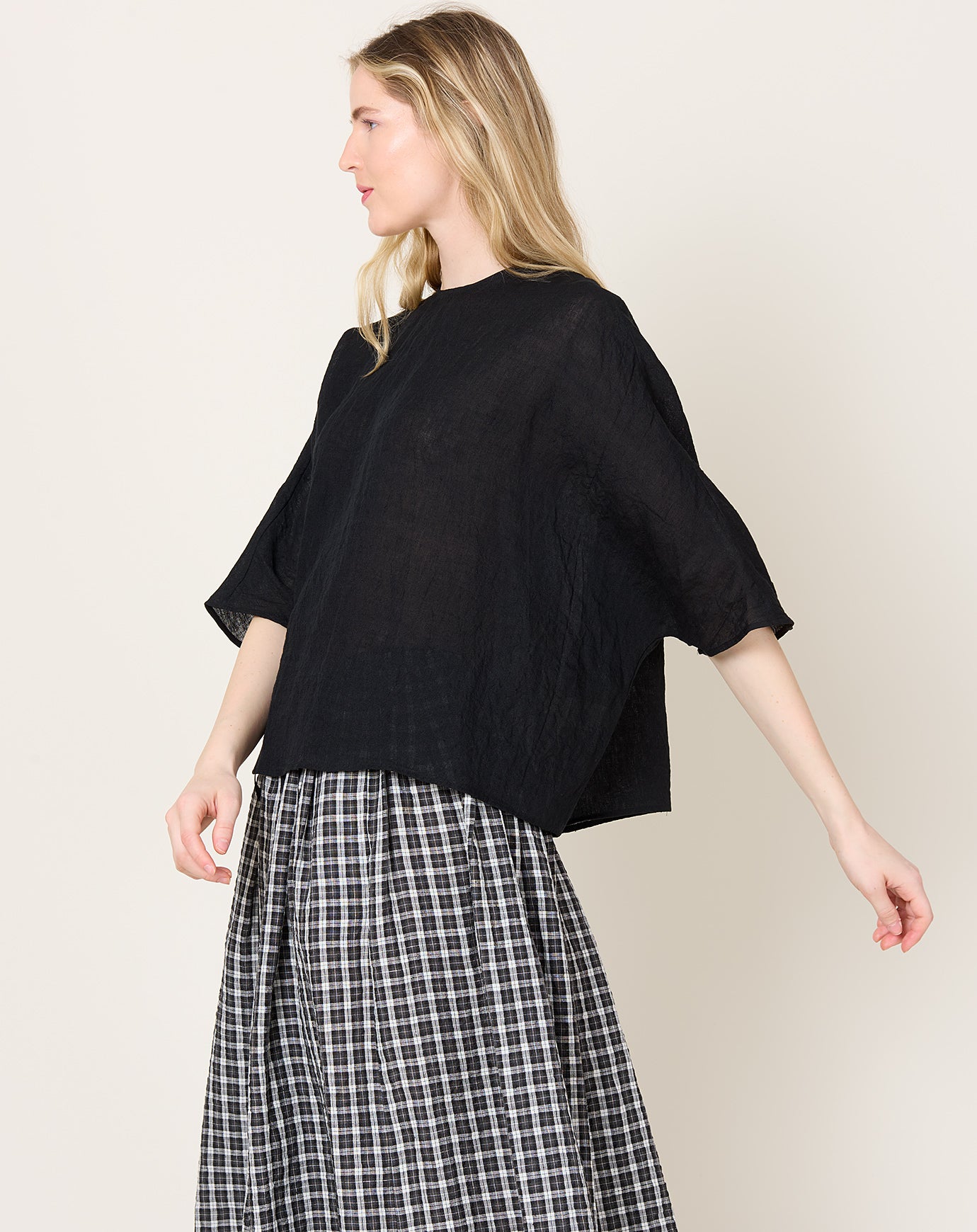 apuntob Linen Shirt in Black