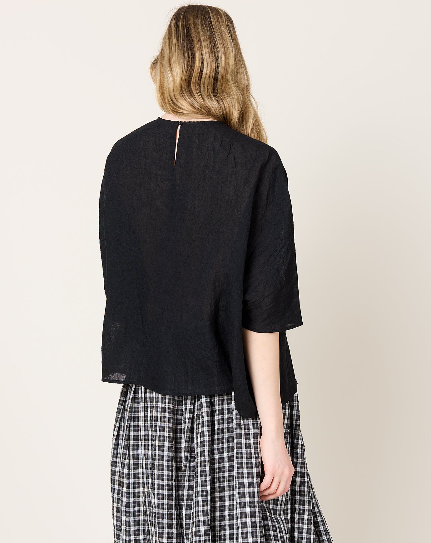 apuntob Linen Shirt in Black