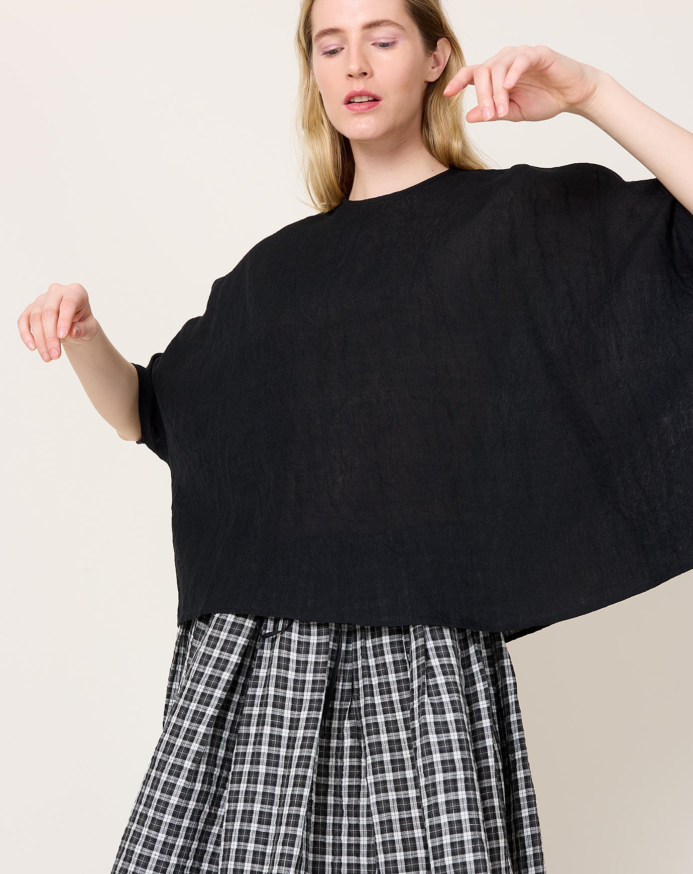 apuntob Linen Shirt in Black