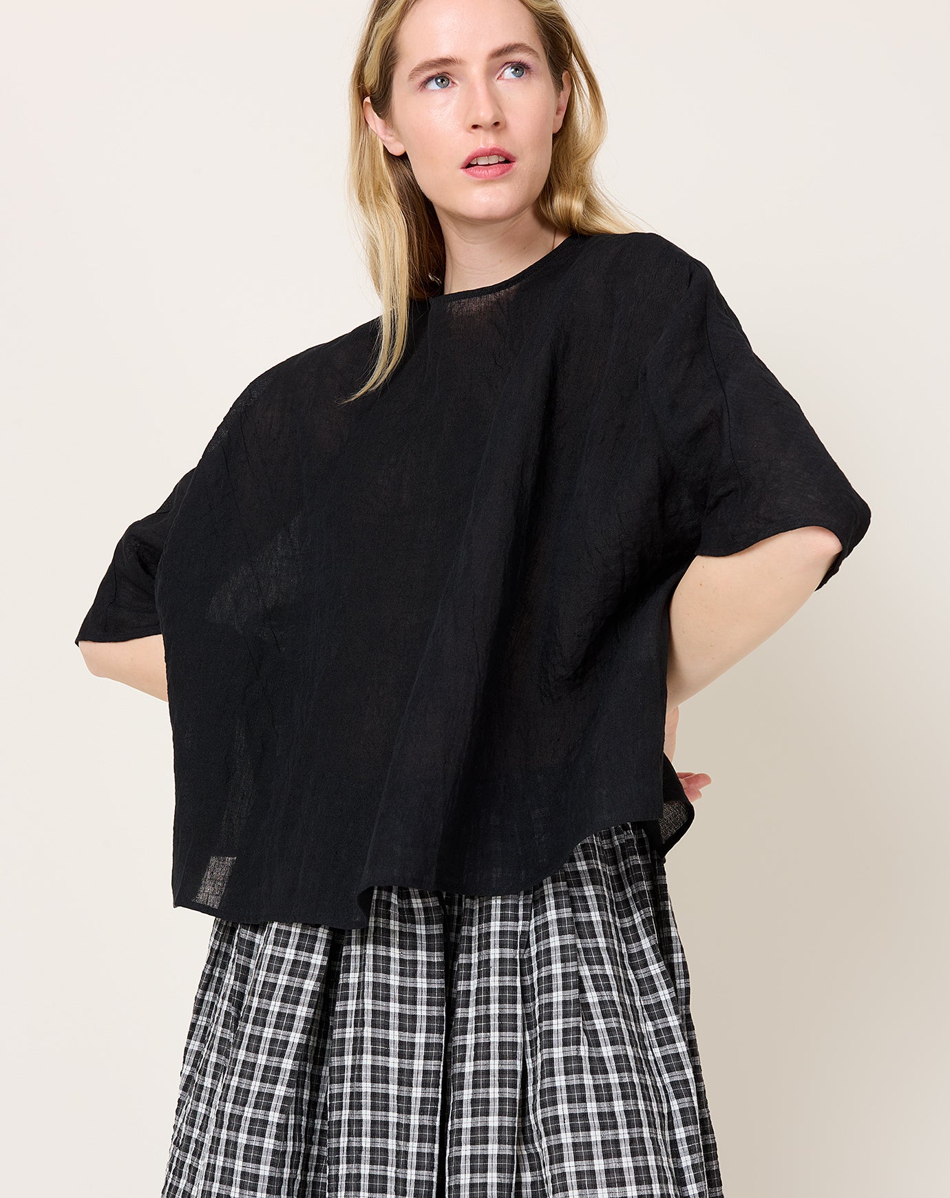 apuntob Linen Shirt in Black