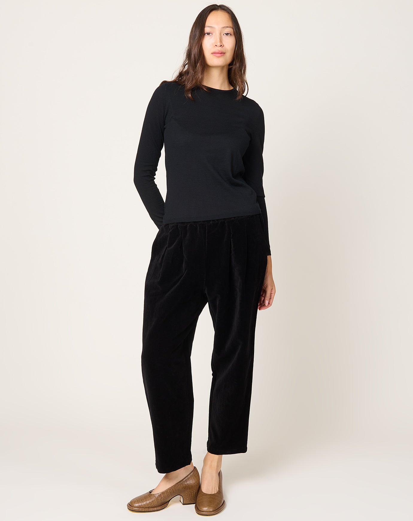 apuntob Pleat Front Velvet Trouser in Black