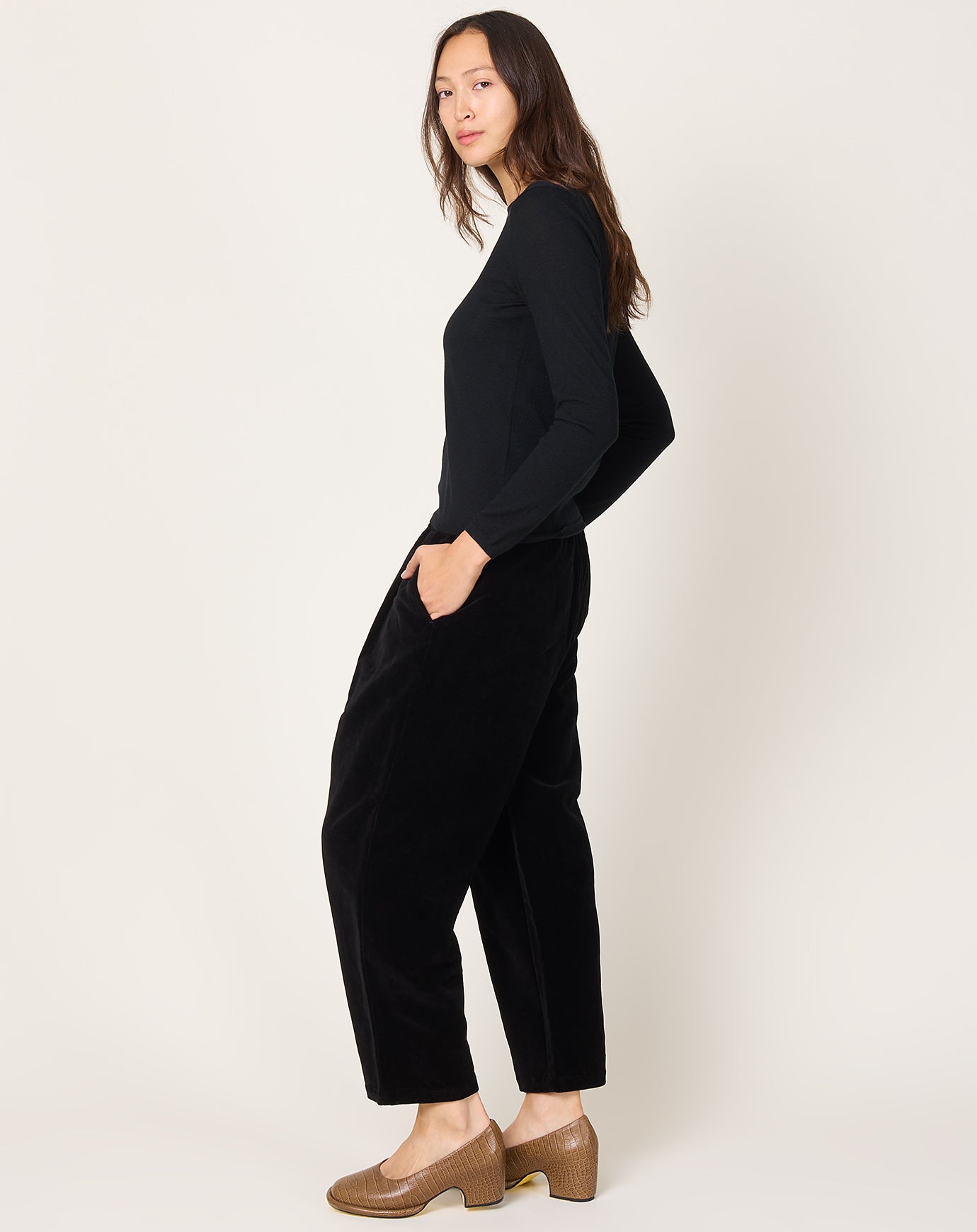 apuntob Pleat Front Velvet Trouser in Black