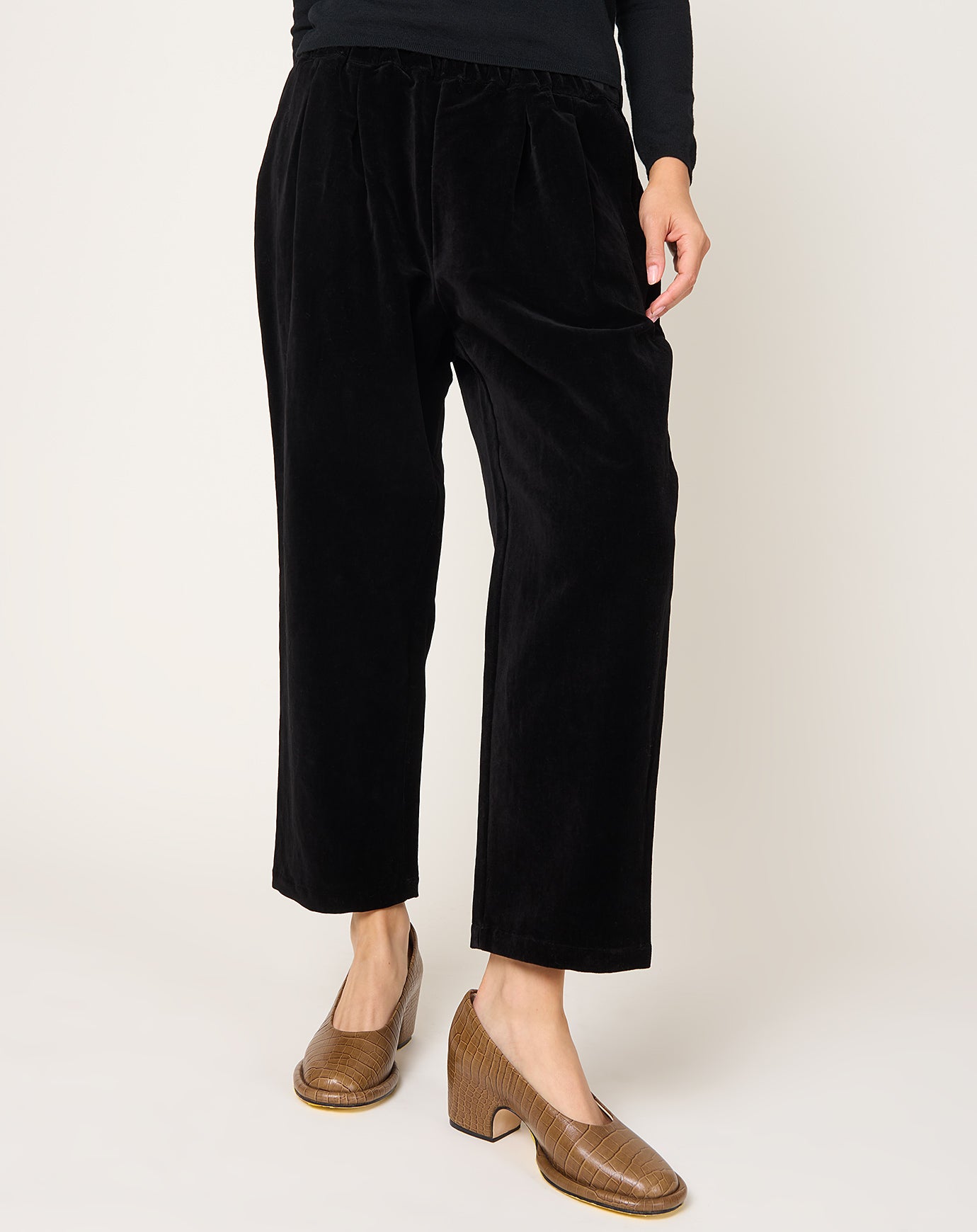 apuntob Pleat Front Velvet Trouser in Black