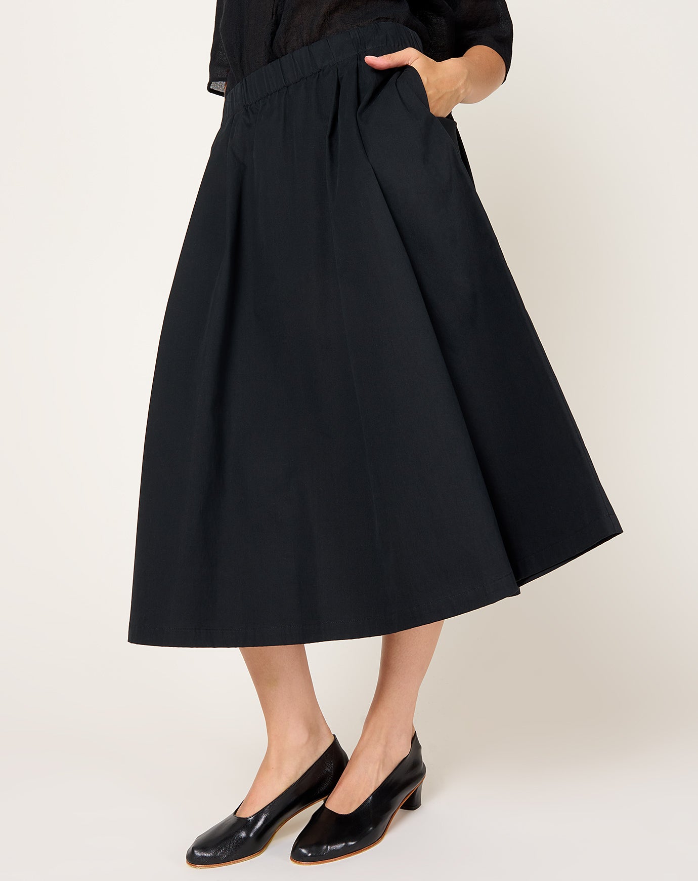 apuntob Pleated Soft Cotton Skirt in Nero