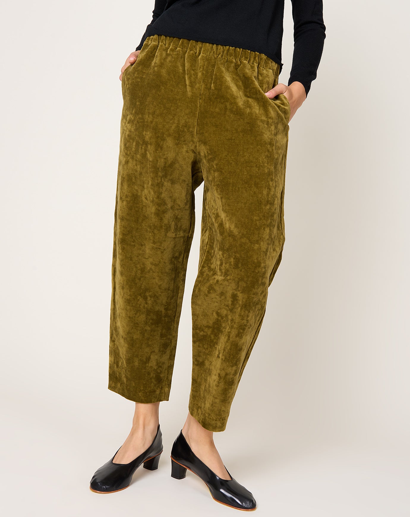 apuntob Tapered Velvet Trouser in Forest