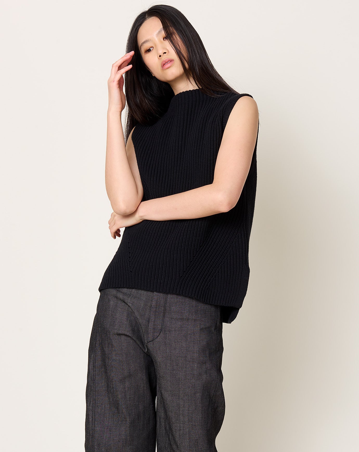 Demylee Delaney Vest in Black