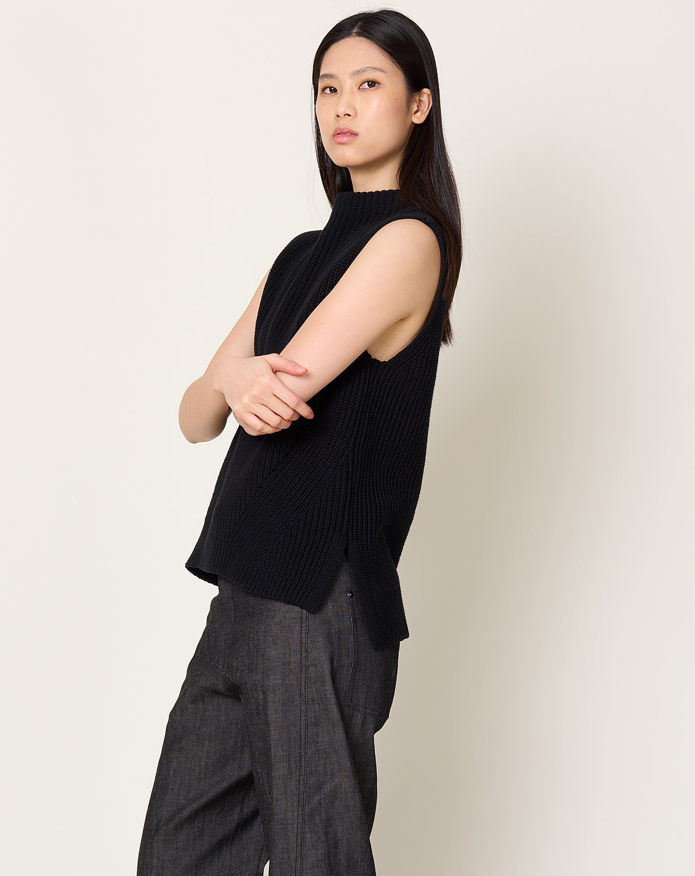 Demylee Delaney Vest in Black