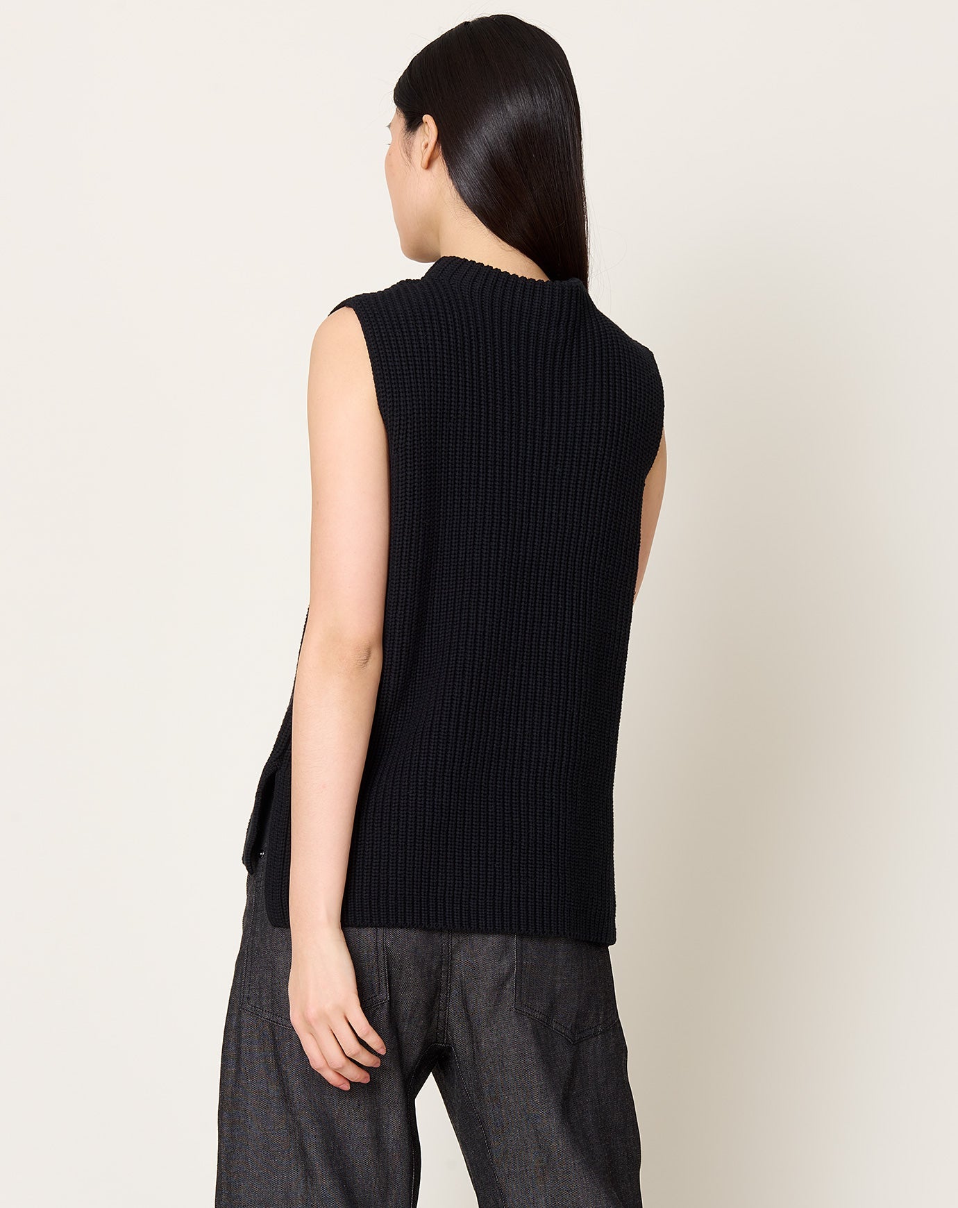 Demylee Delaney Vest in Black