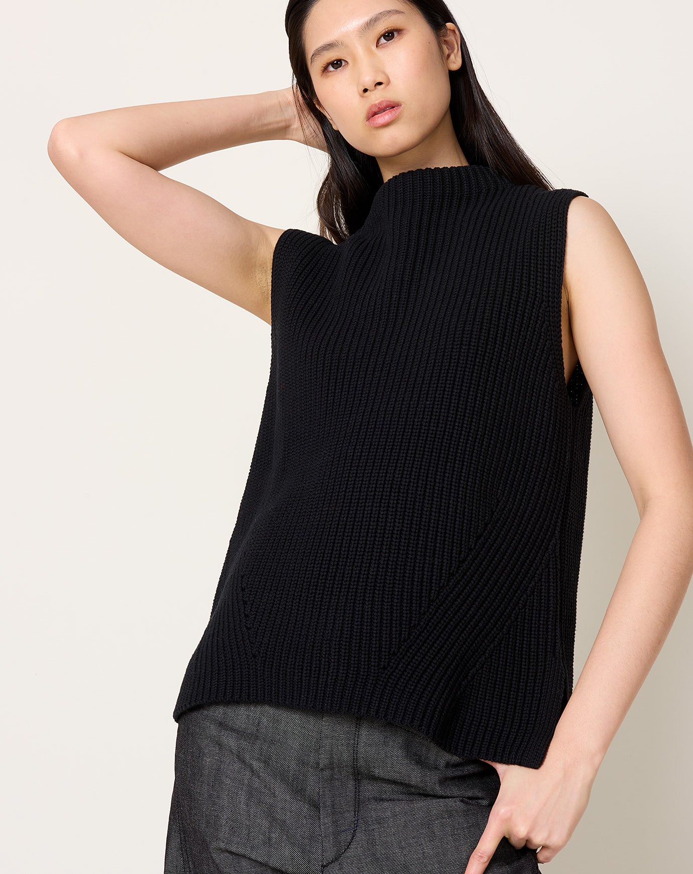 Demylee Delaney Vest in Black