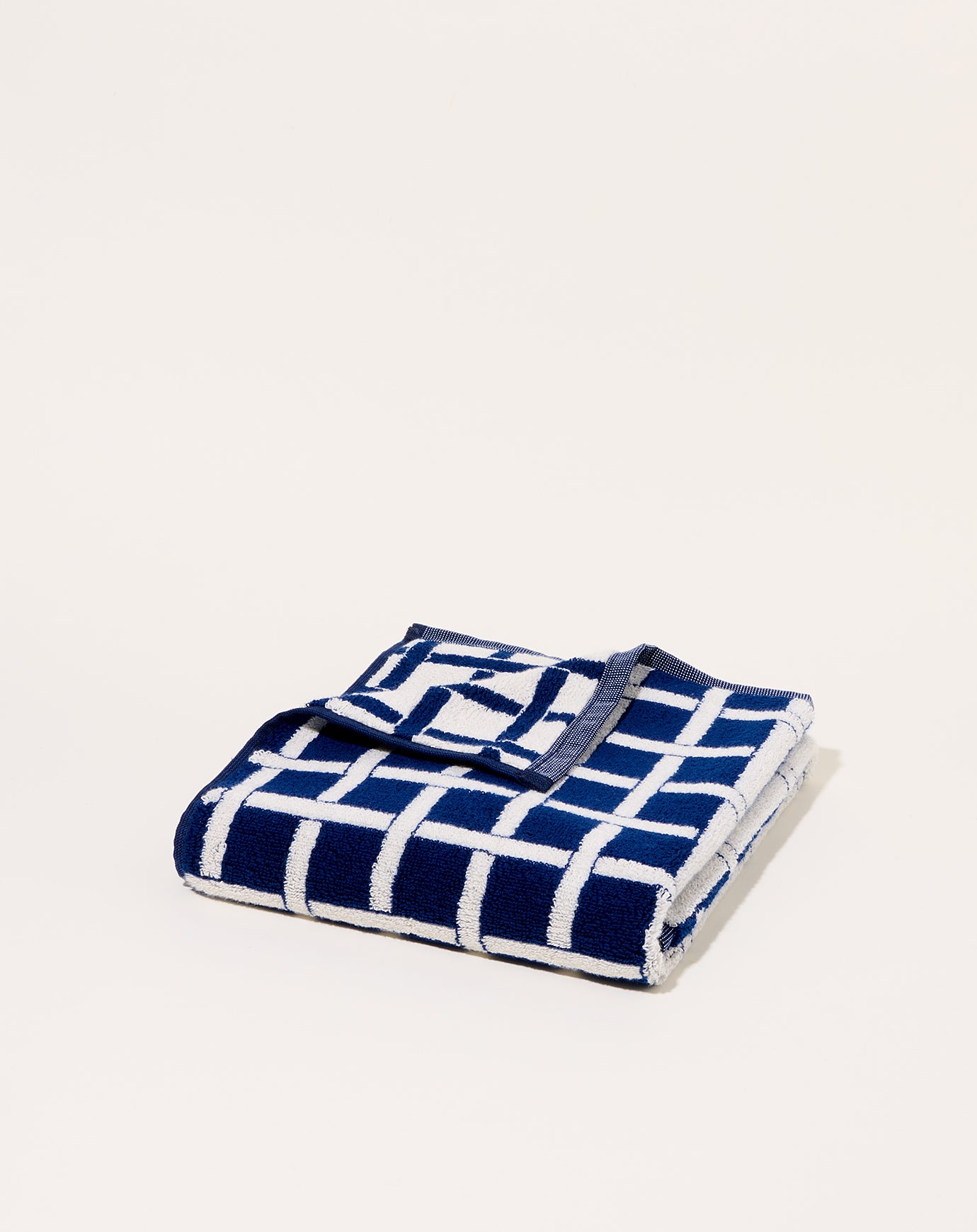 Dusen Dusen Navy Pattern Tabby Hand Towel