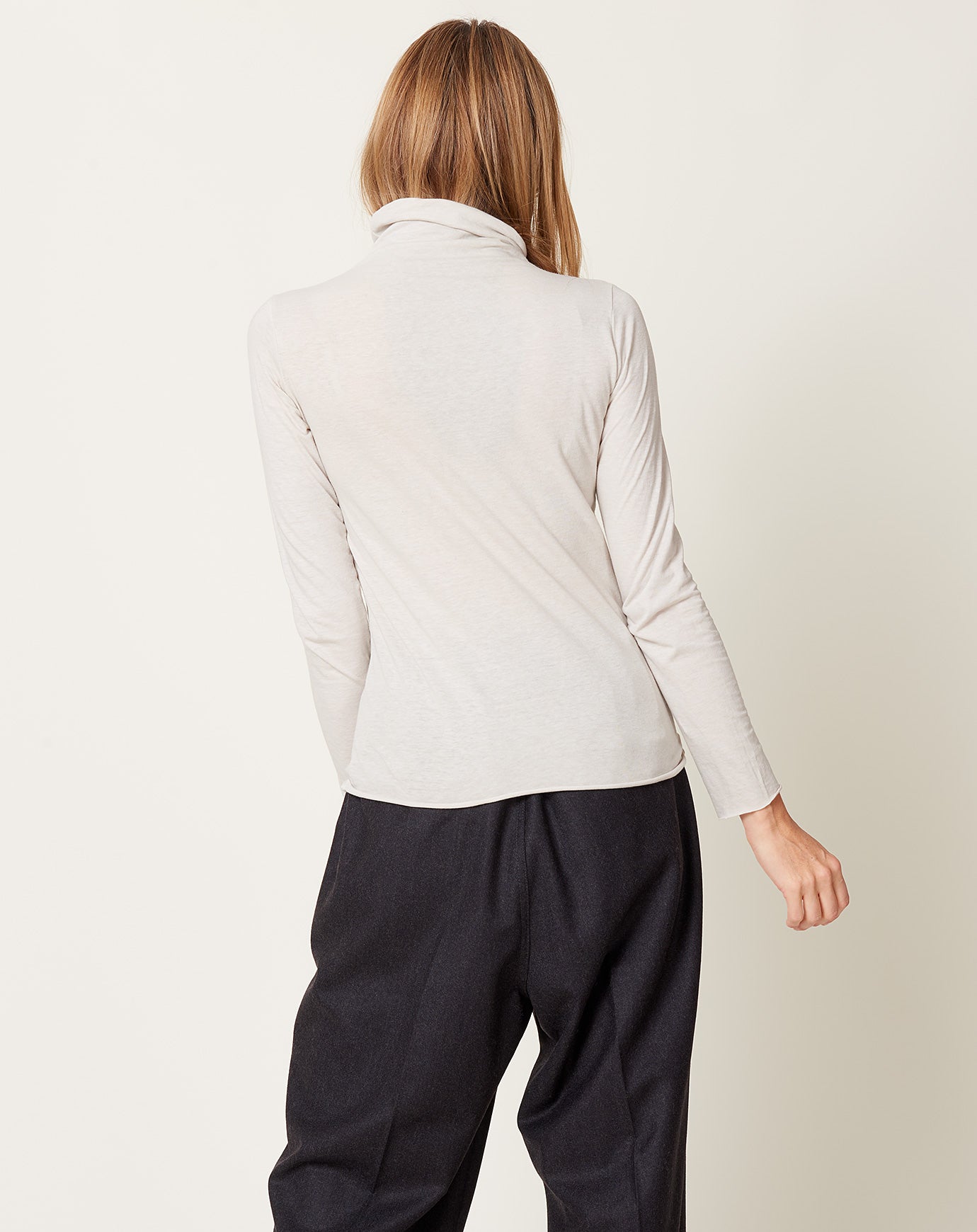 evam eva cut&sew Turtleneck in Grege