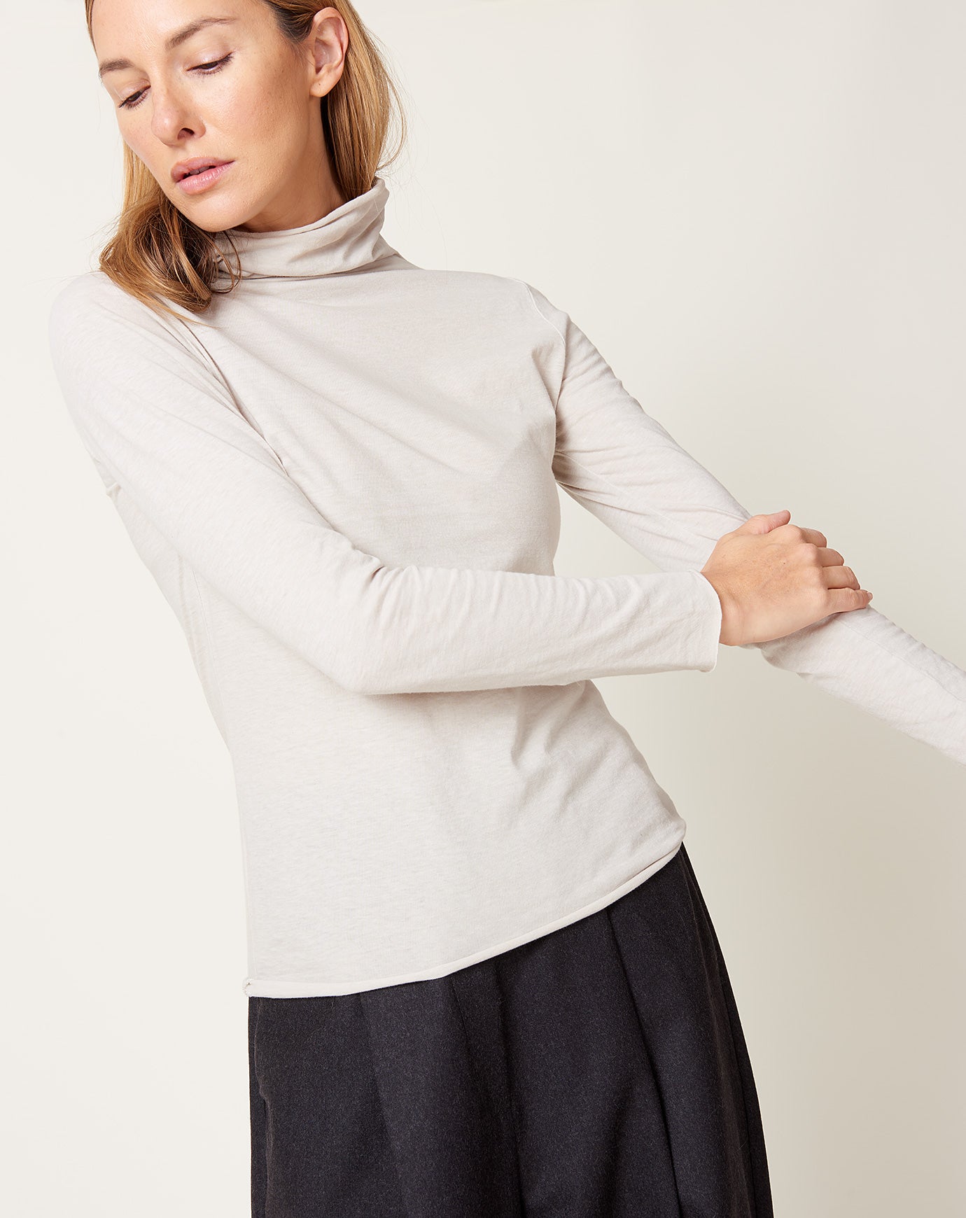 evam eva cut&sew Turtleneck in Grege