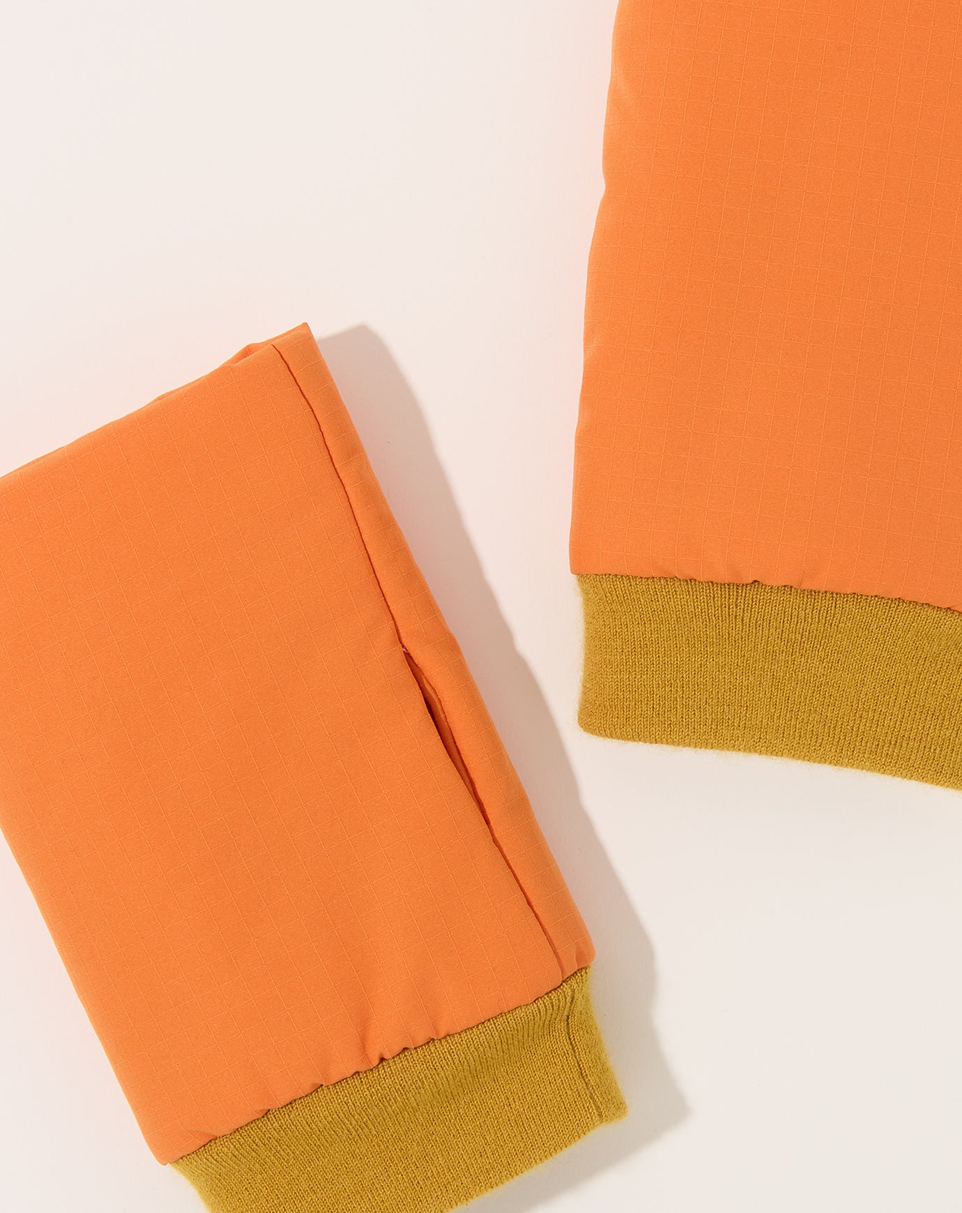 Frenckenberger Puffed Mittens in Orange