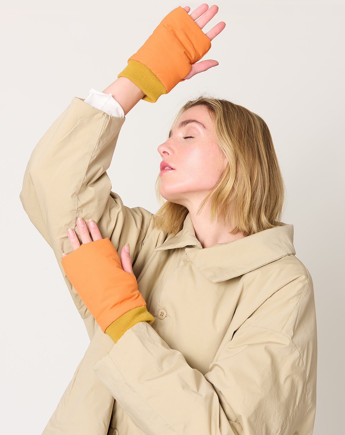 Frenckenberger Puffed Mittens in Orange