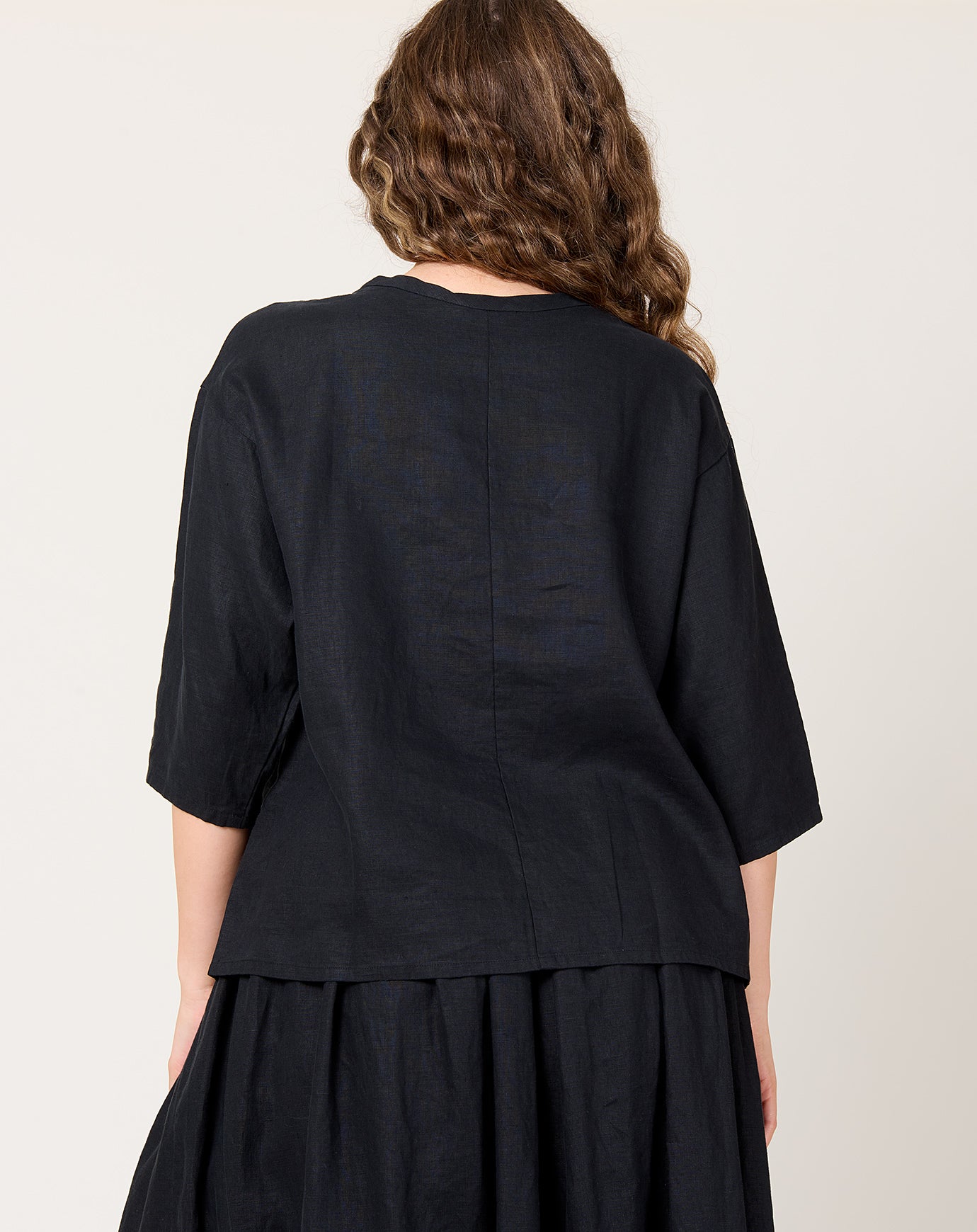 Ichi Antiquités Color Linen Pullover Blouse in Black