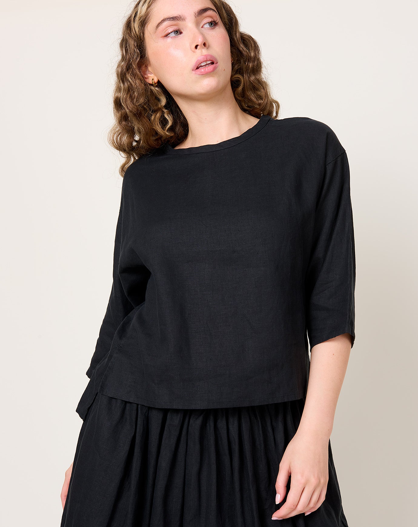 Ichi Antiquités Color Linen Pullover Blouse in Black