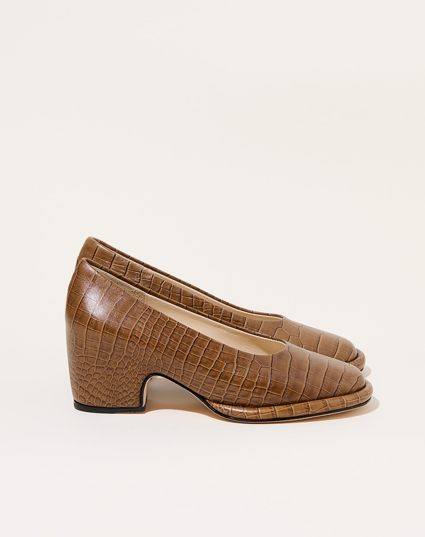 Lauren Manoogian Embossed Arch Pump in Tobacco
