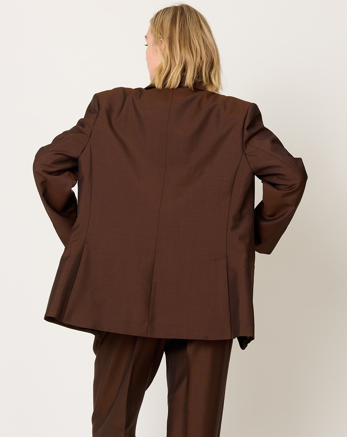 Róhe Dual Tone Piqué Overlap Suit Jacket in Mahogany