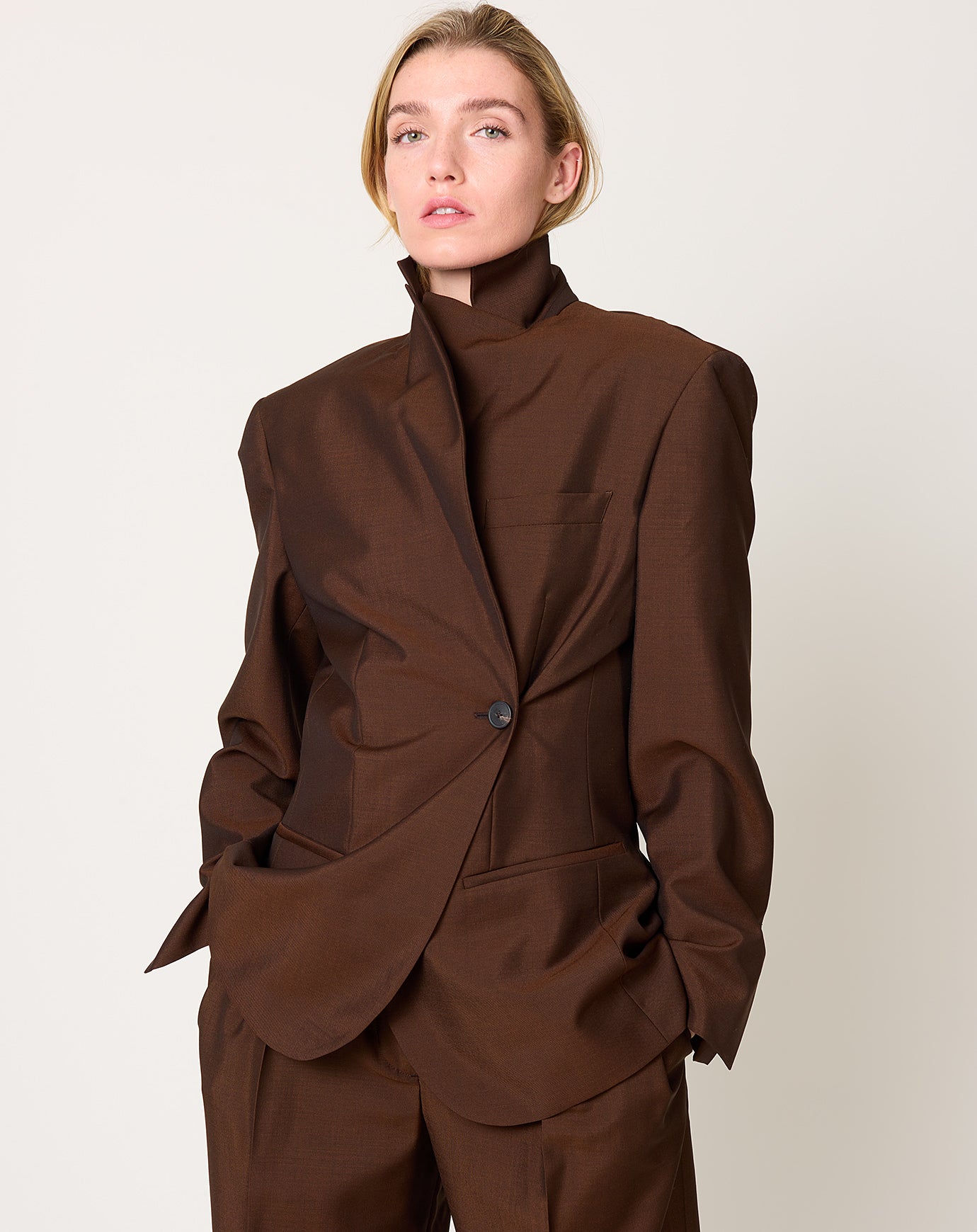 Róhe Dual Tone Piqué Overlap Suit Jacket in Mahogany