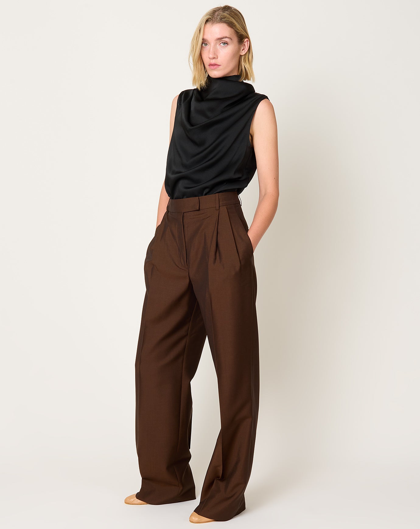 Róhe Mid-waisted Tailored Trousers in Mahogany