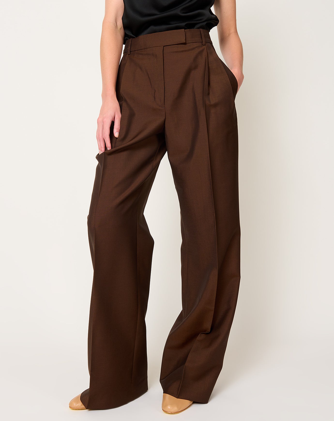 Róhe Mid-waisted Tailored Trousers in Mahogany
