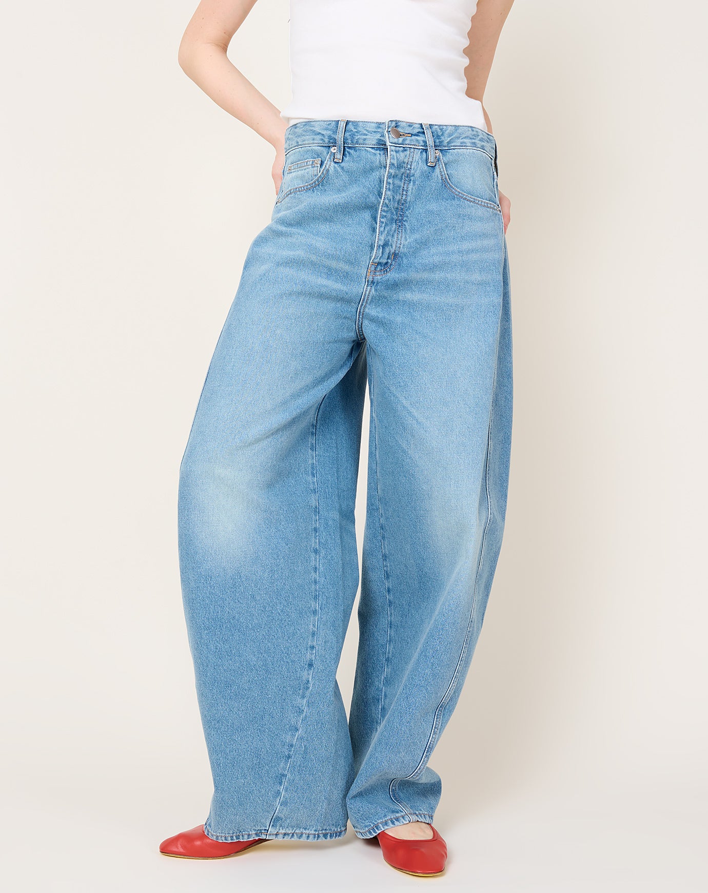 St. Agni Mid Rise Balloon Jeans in 90s Blue
