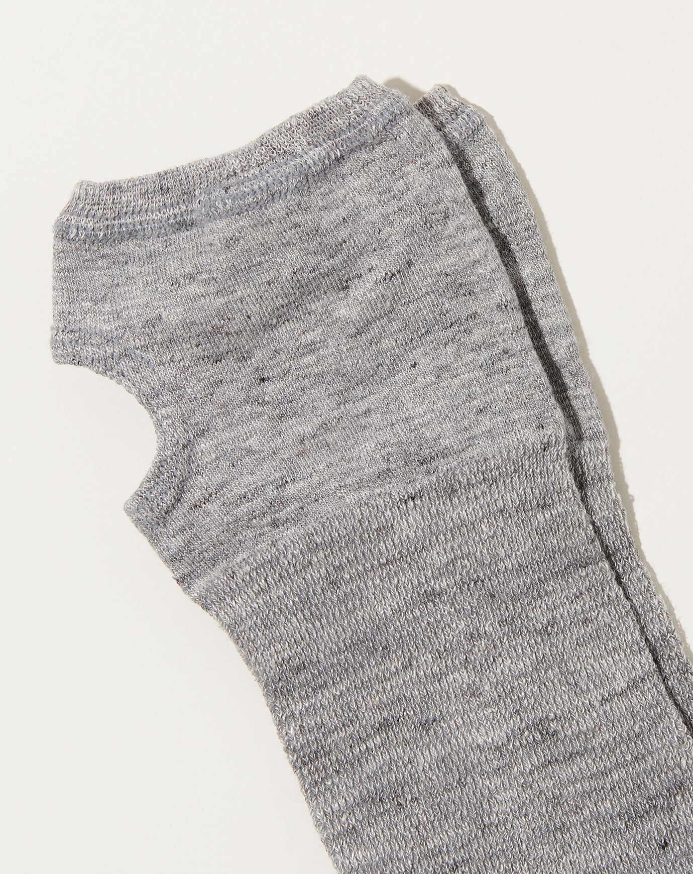 Nishiguchi Kutsushita Short Linen Arm Covers in Light Grey