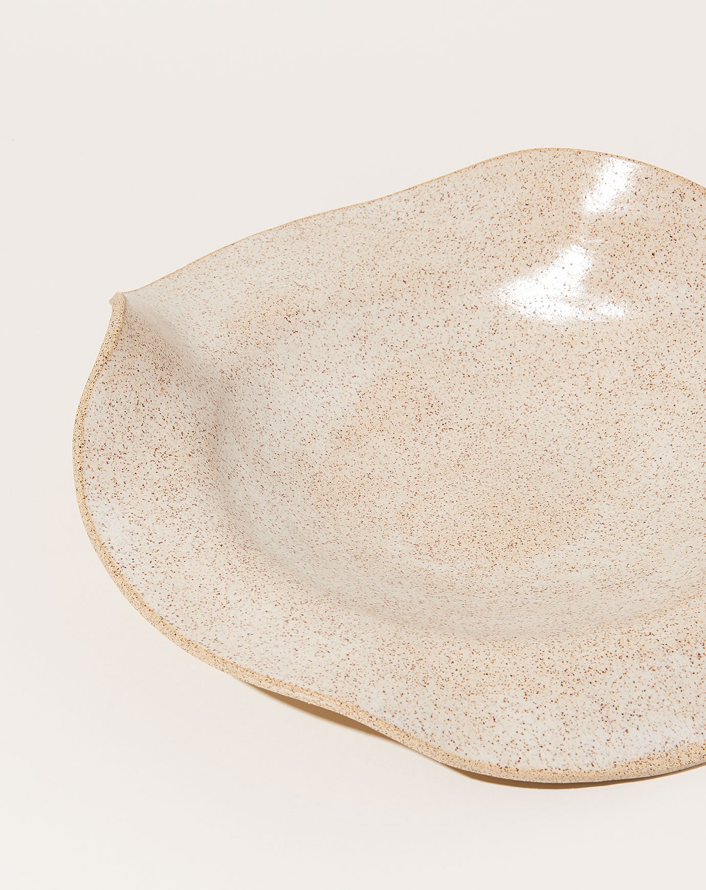 SIN Raya Round Platter in Speckled White