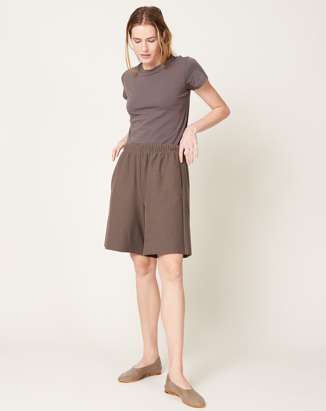 6397 Cut Off Sweat Short in Washed Bark