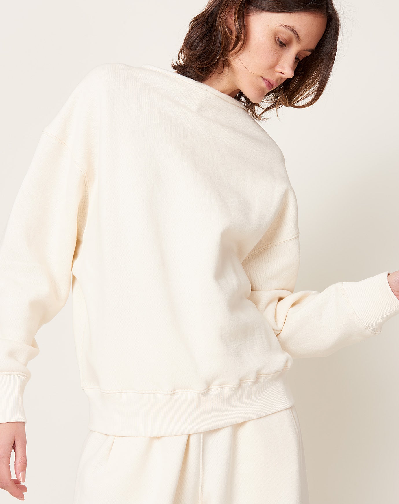 6397 Rolled Neck Sweatshirt in Ivory