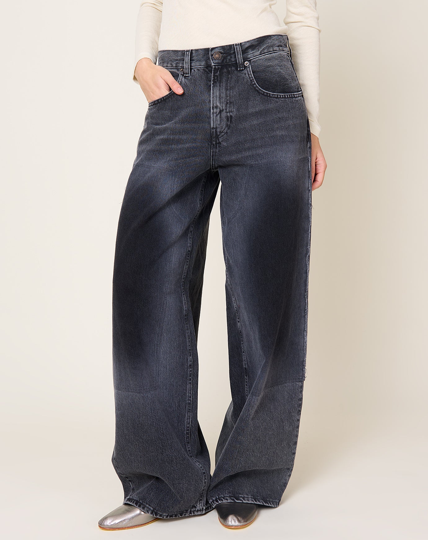 6397 Shadow Roomy in Remnant Black