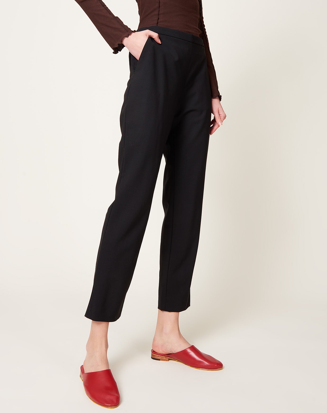 6397 Slim Pull On Pant in Black