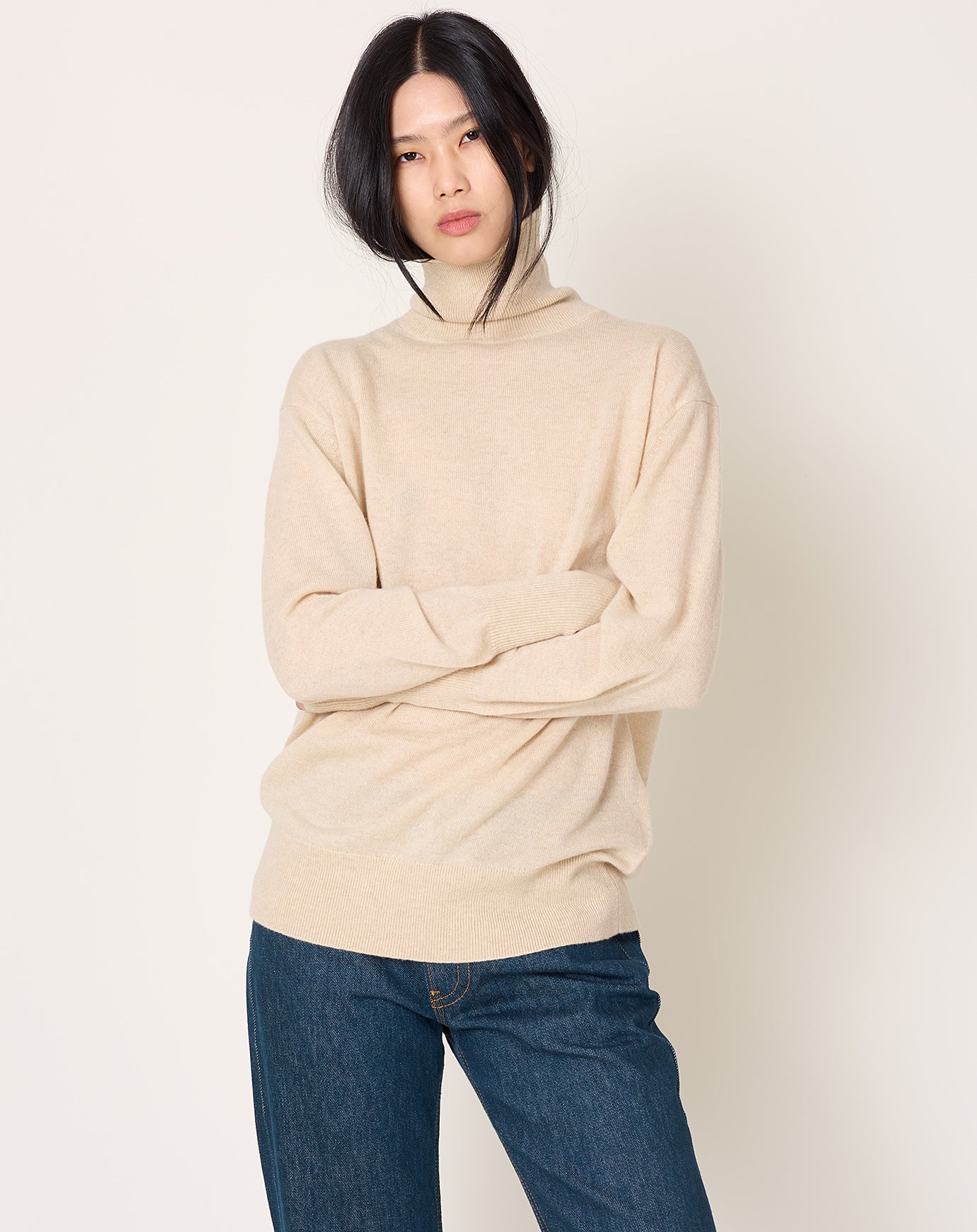 6397 Slouchy Turtleneck in Bisque