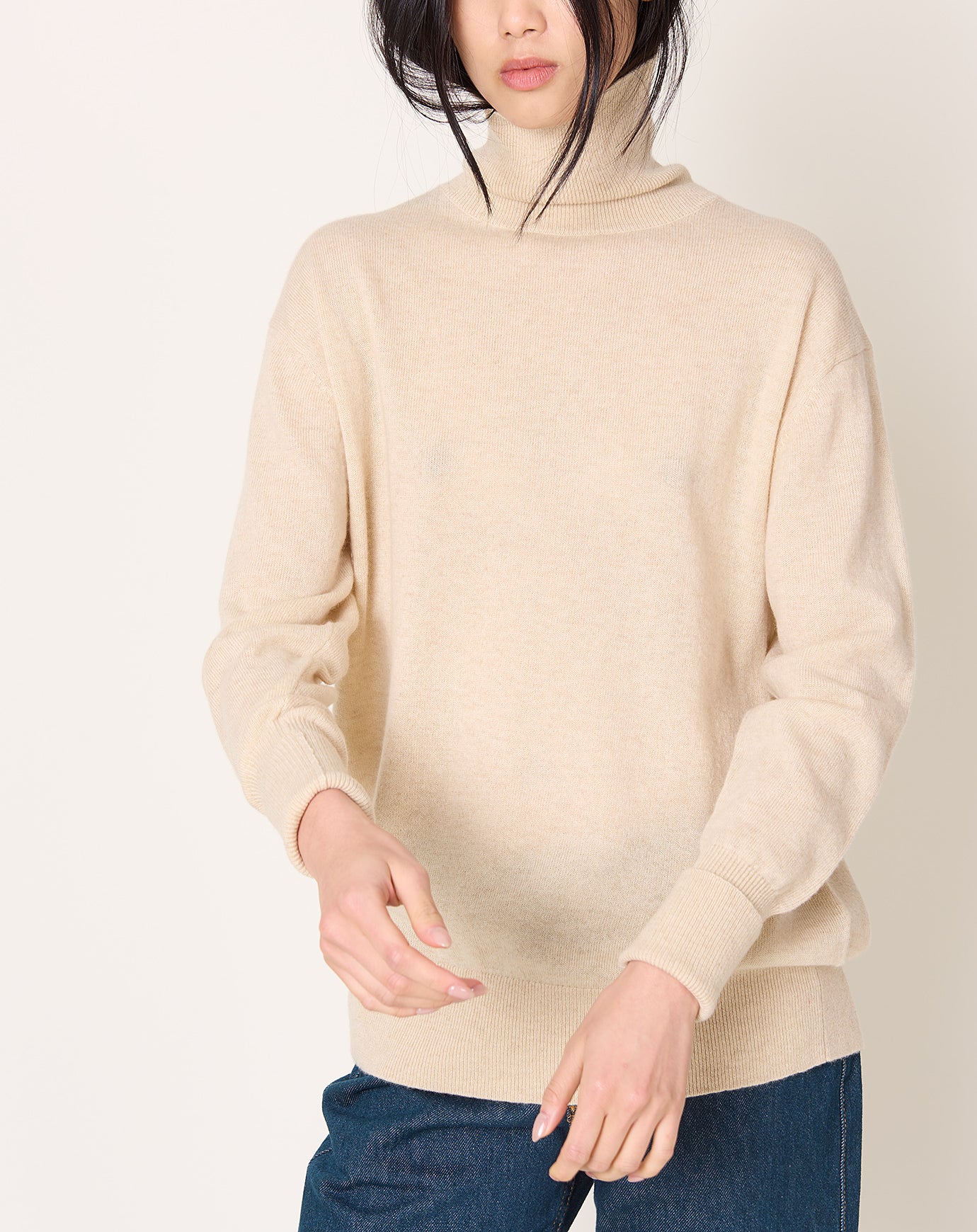 6397 Slouchy Turtleneck in Bisque