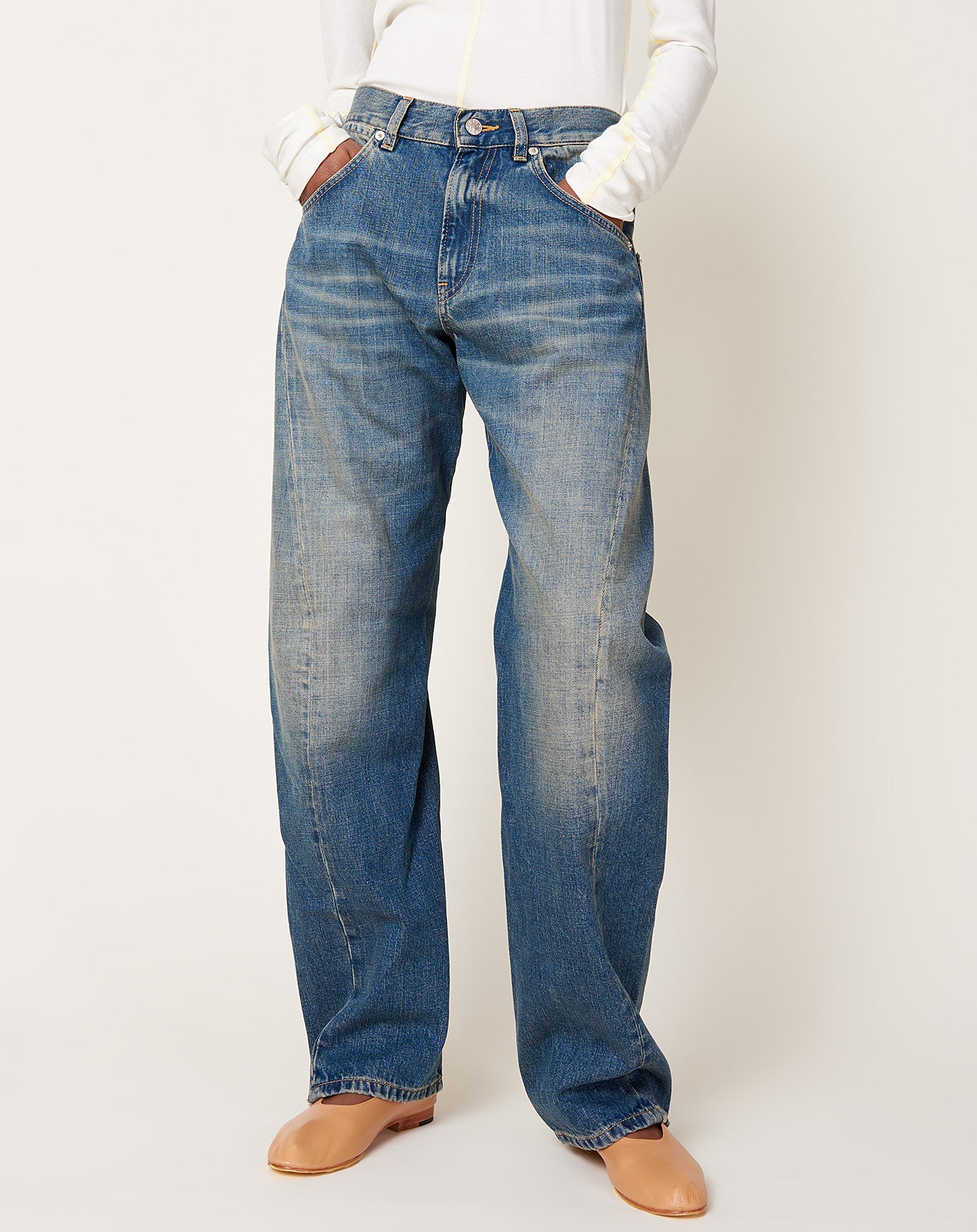 6397 Twisted Seam Jean in High Contrast