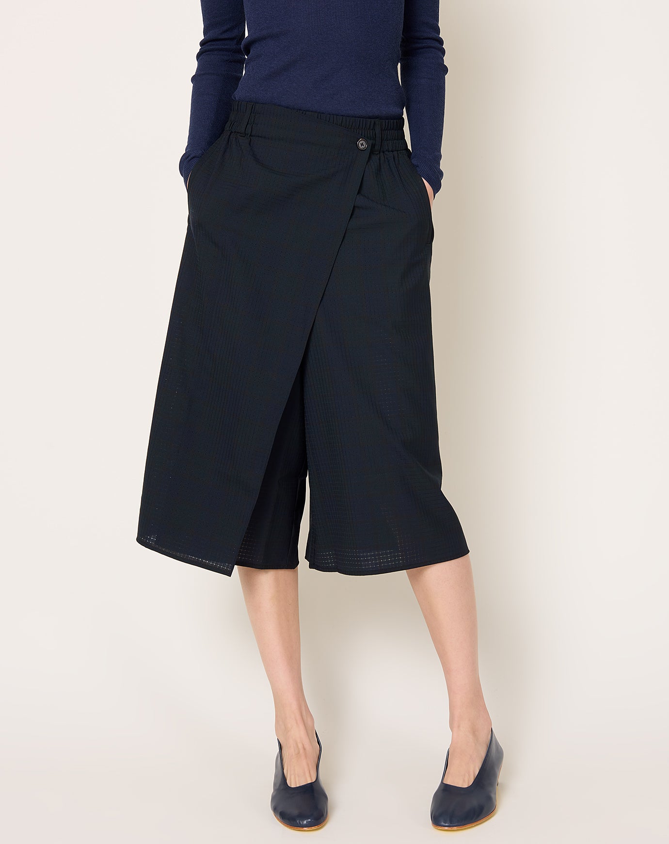 6397 Wrap Short in Navy Tartan