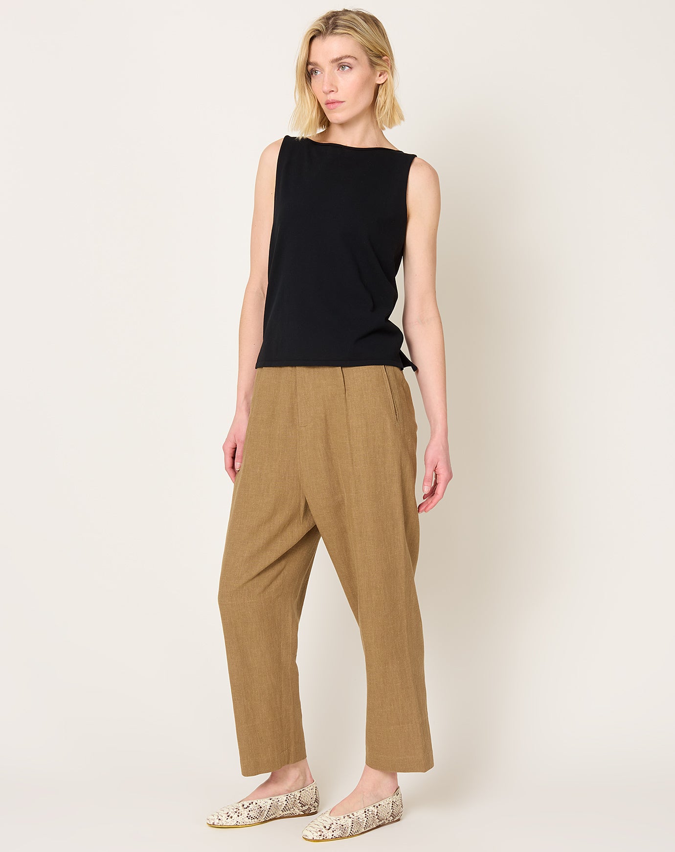 7115 by Szeki Elastic Dropped Crotch Trouser in Caramel