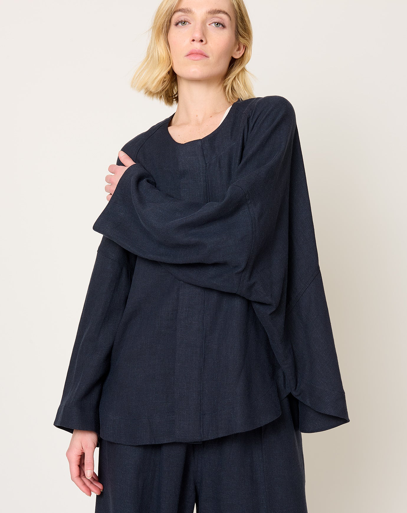 7115 by Szeki Lantern Shirt Jacket in Navy Black