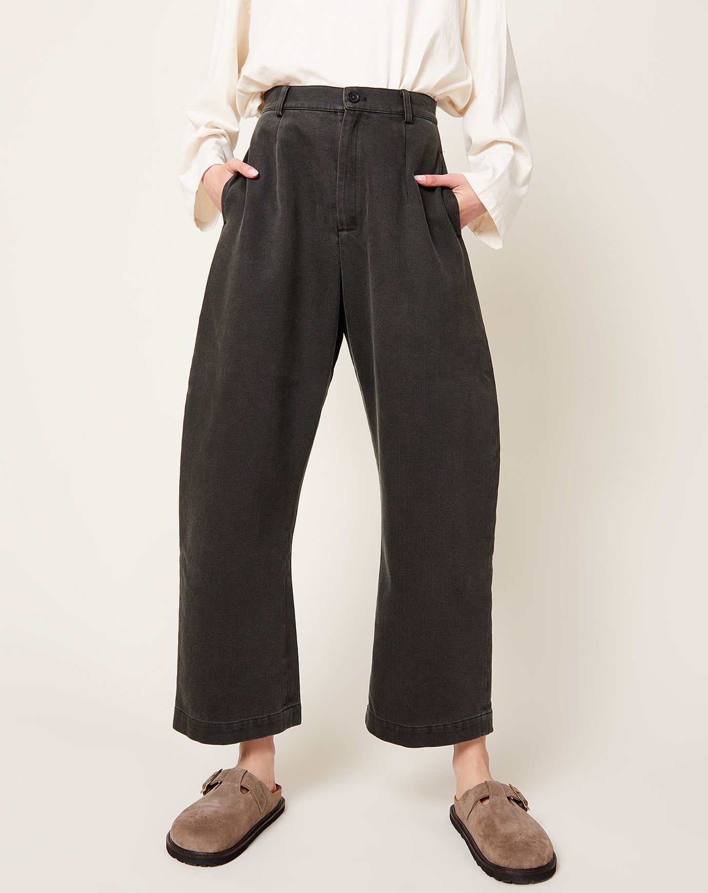 7115 by Szeki Sand-Washed Tailored Curve Legged Trouser in Washed Black