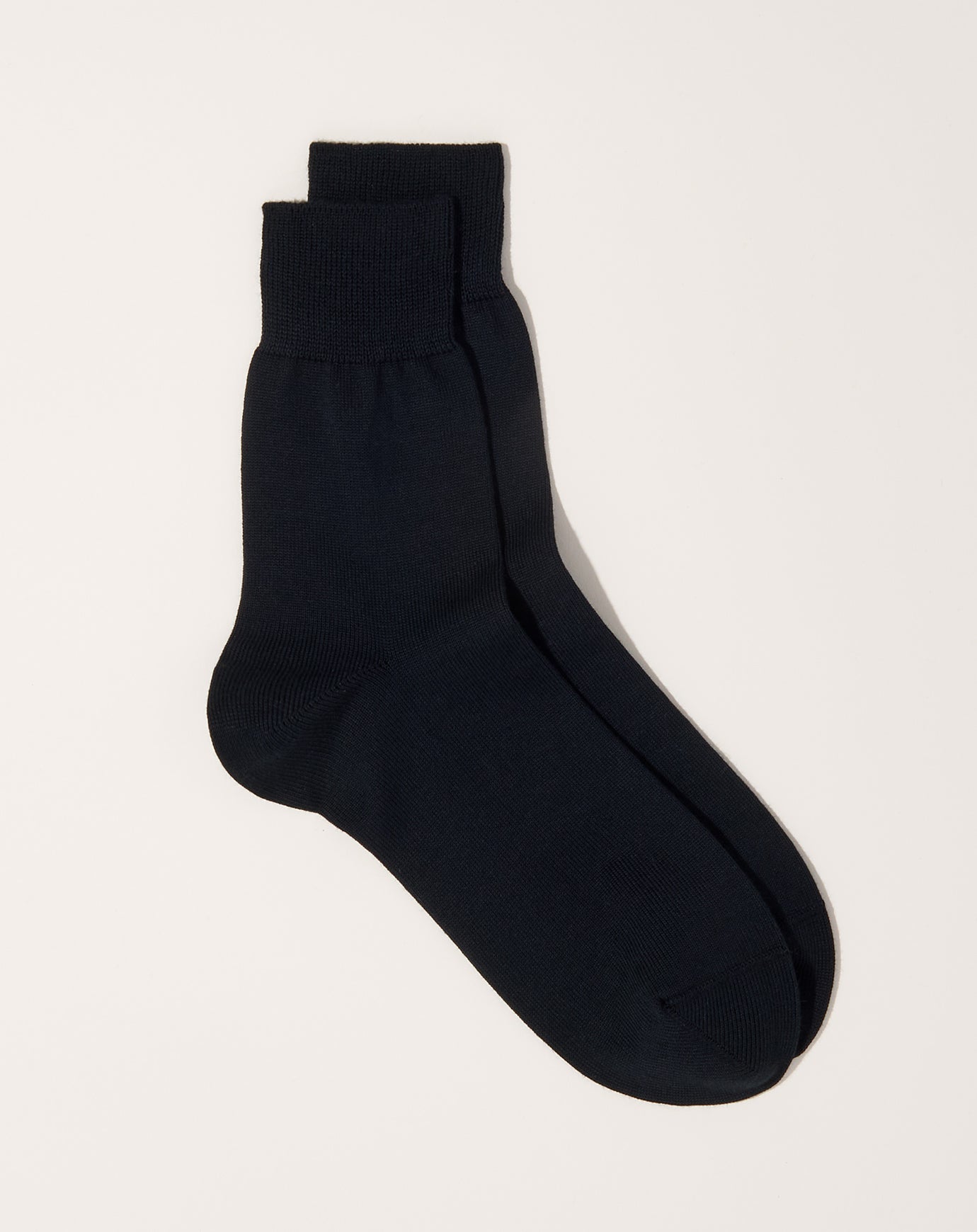 Nishiguchi Kutsushita Egyptian Cotton Plain Socks in Black